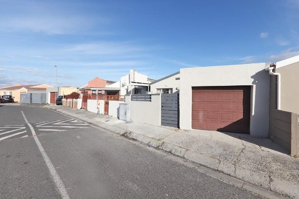 3 Bedroom Property for Sale in Strandfontein Village Western Cape